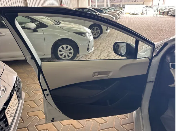 Car image 9