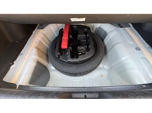 Car image 25