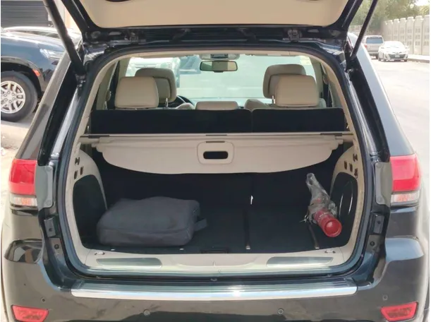 Car image 26