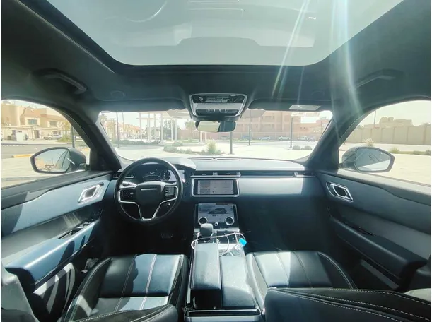 Car image 18