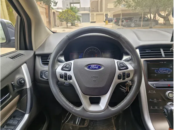 Car image 18