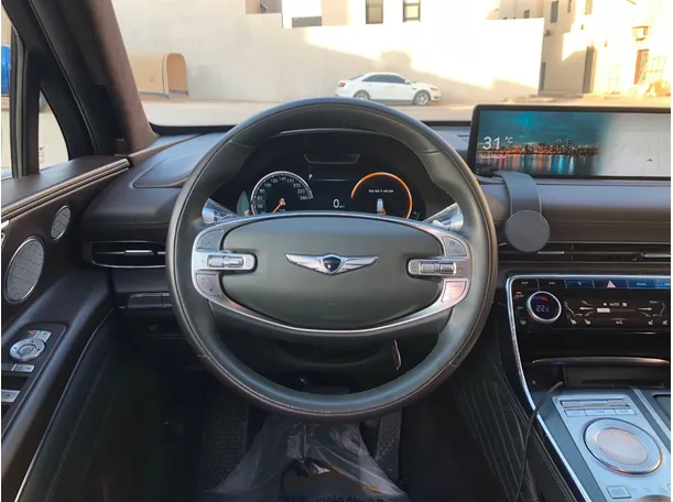 Car image 19