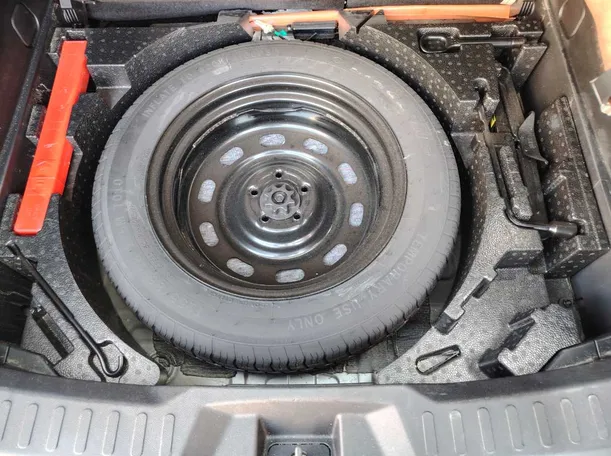 Car image 38