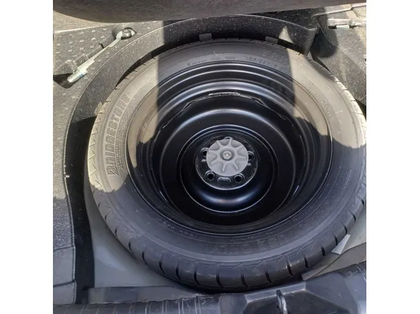 Car image 27