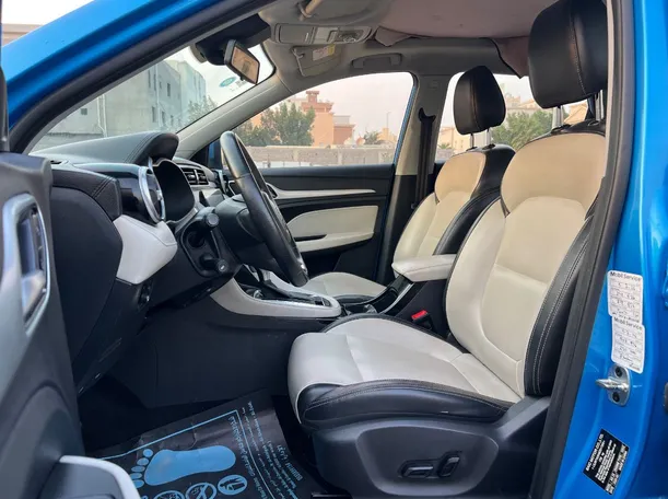 Car image 12