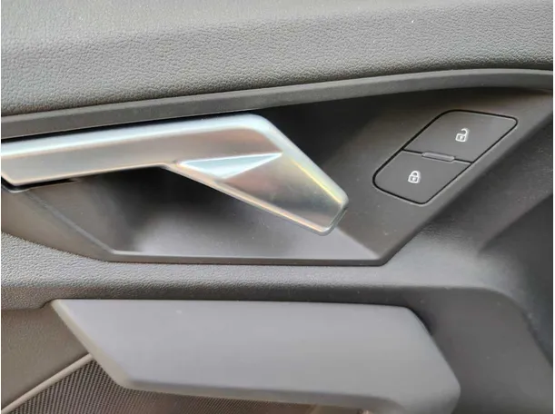 Car image 34