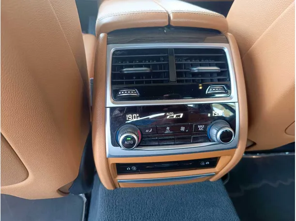Car image 31