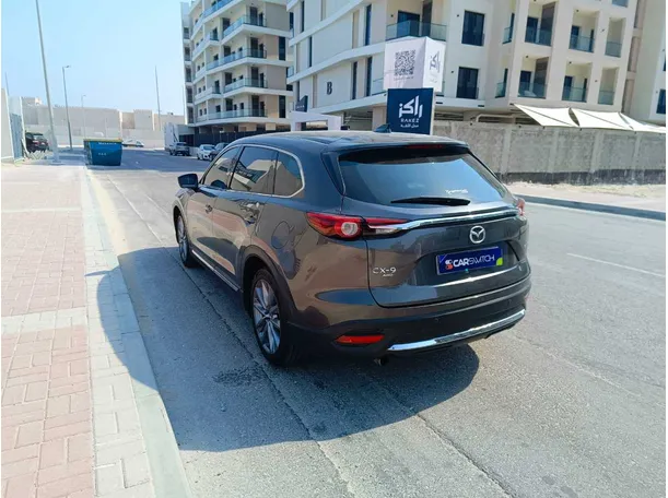 Car image 10