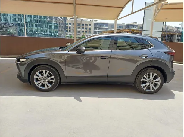 Car image 4