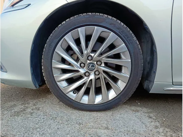Car image 10