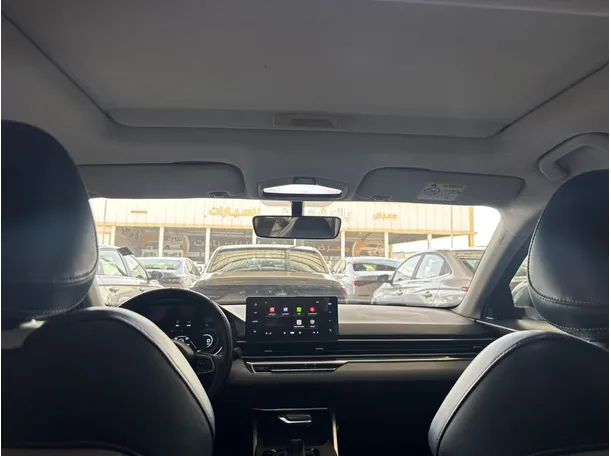 Car image 16