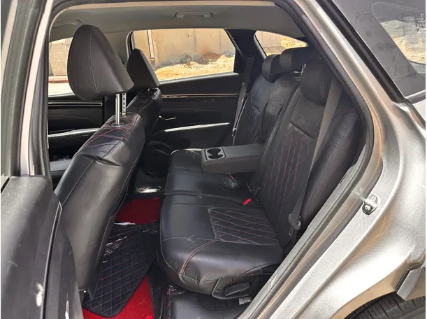Car image 14