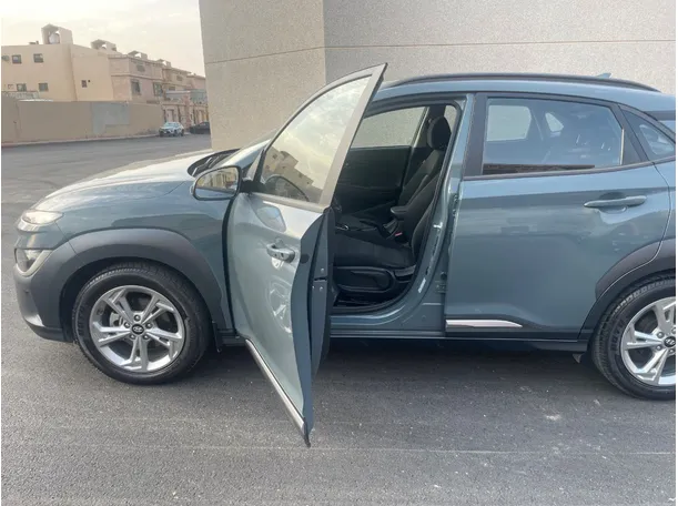 Car image 12