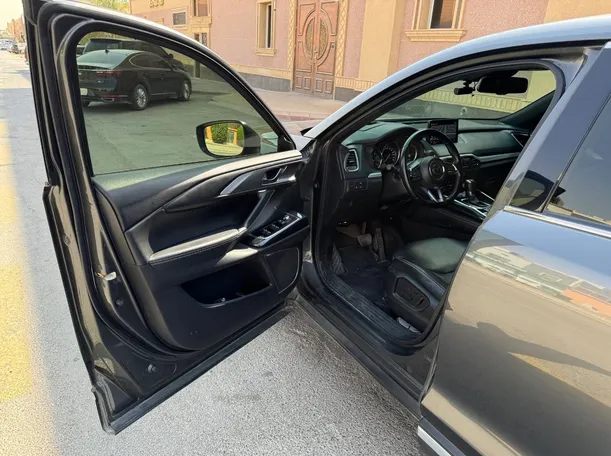 Car image 10