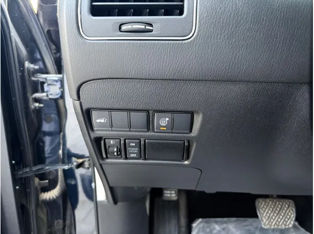Car image 29
