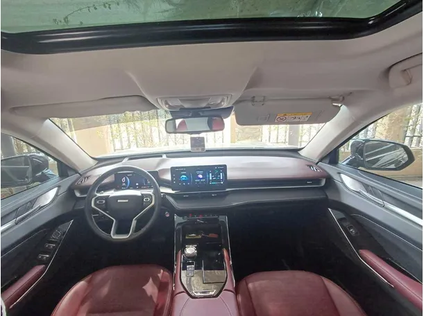 Car image 17
