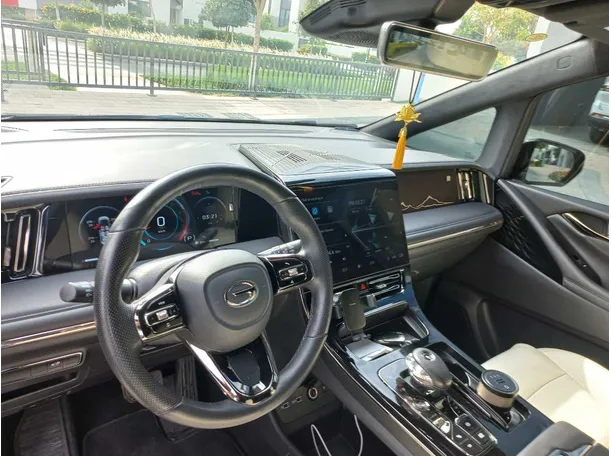 Car image 11
