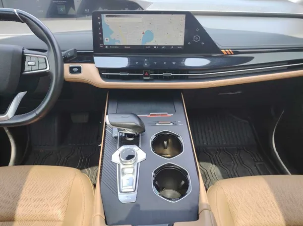Car image 18