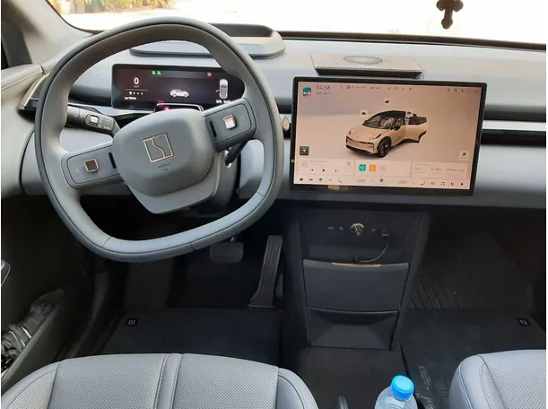 Car image 16