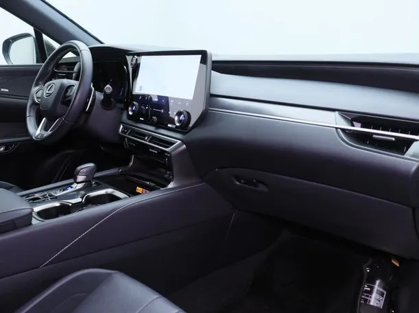 Car image 10
