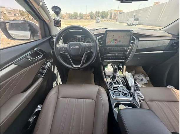 Car image 15