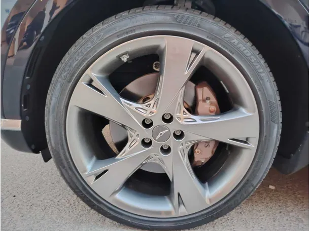 Car image 10