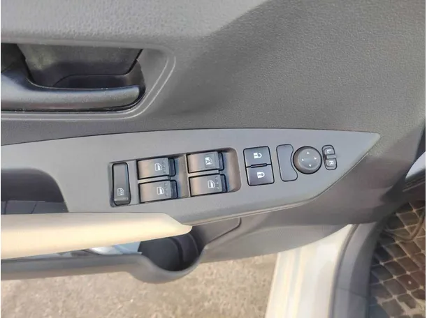 Car image 35