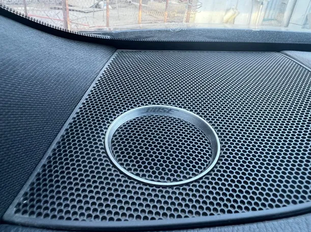 Car image 25