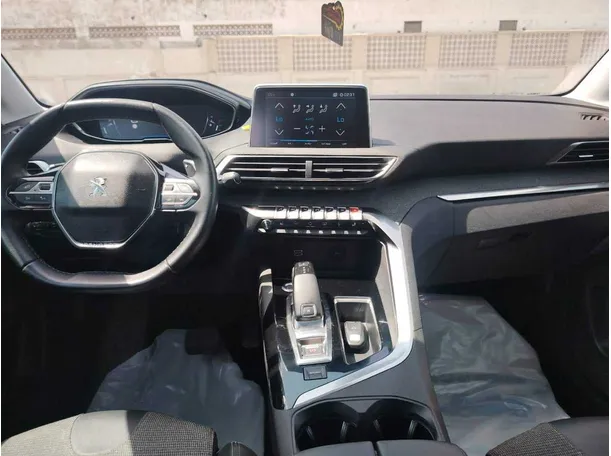 Car image 24