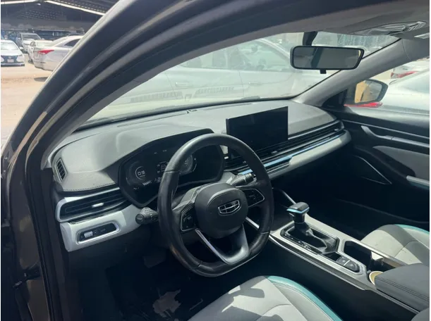 Car image 14