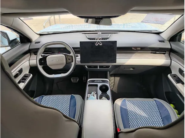 Car image 16