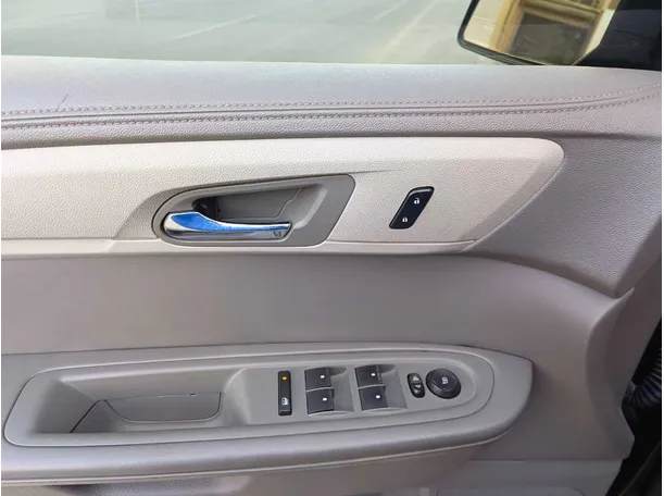 Car image 32