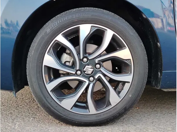 Car image 10