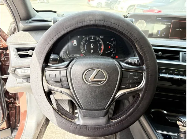 Car image 21