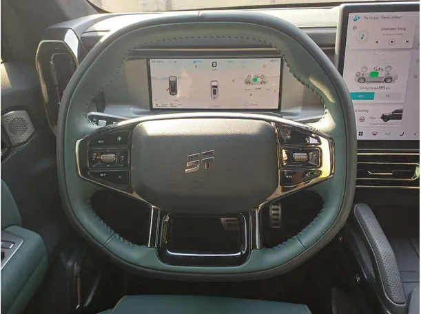 Car image 17