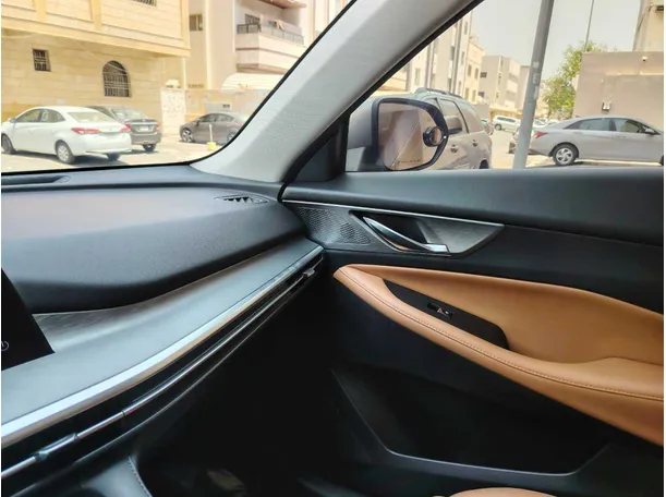 Car image 29