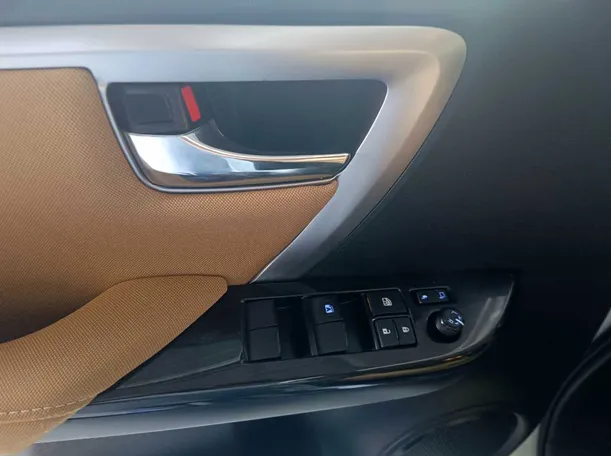 Car image 34