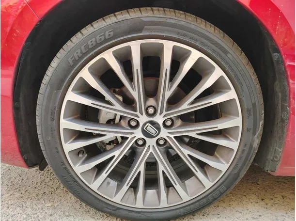 Car image 10