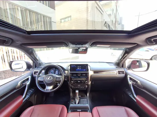 Car image 17