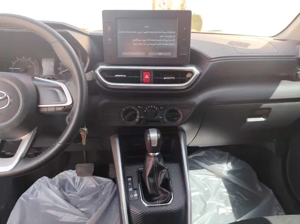 Car image 18