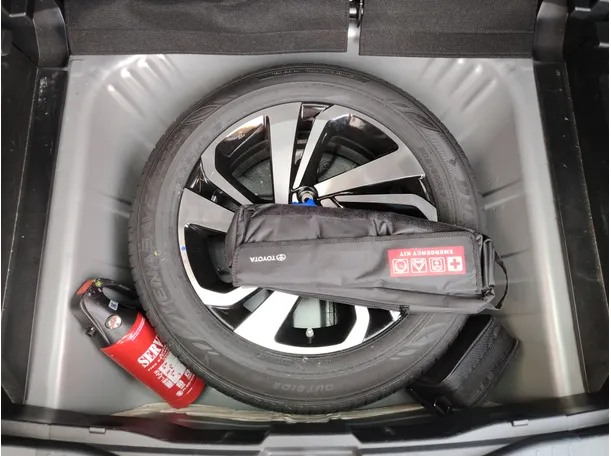 Car image 30