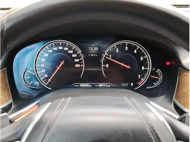 Car image 26