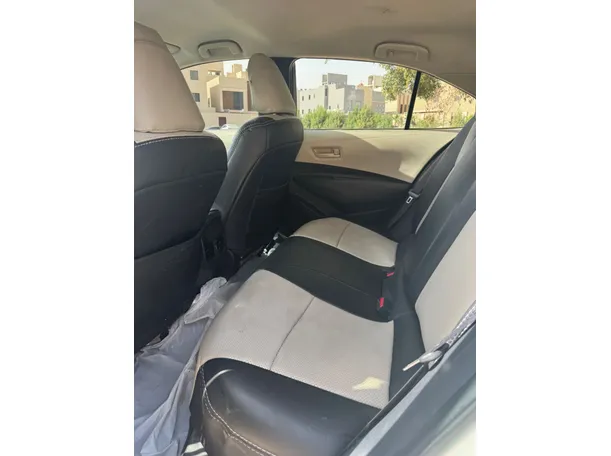 Car image 13