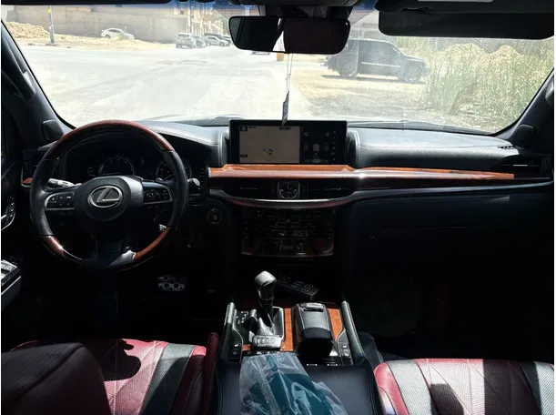 Car image 18
