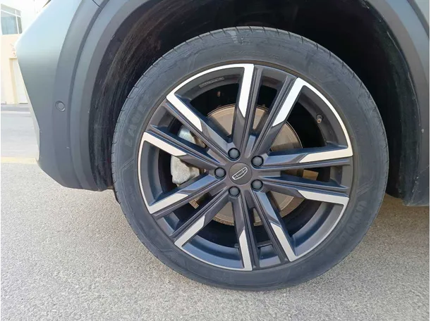 Car image 10