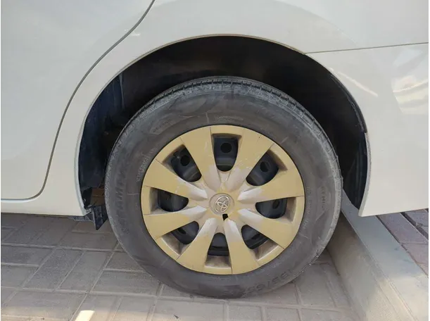 Car image 9