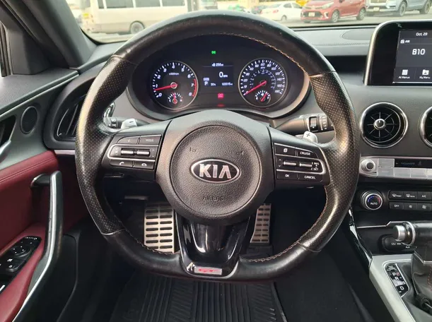 Car image 14