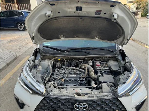 Car image 24