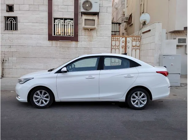 Car image 8
