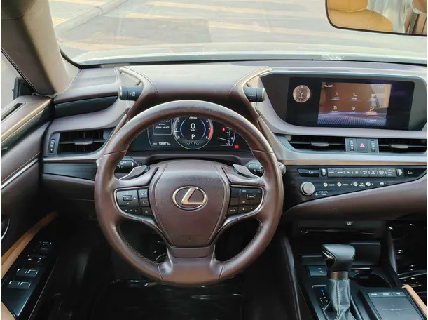 Car image 26